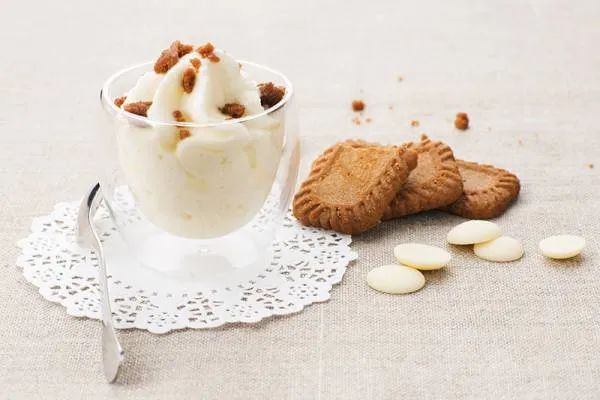 Image recette Mousse au chocolat blanc gourmande à la cardamome et pistaches caramélisées