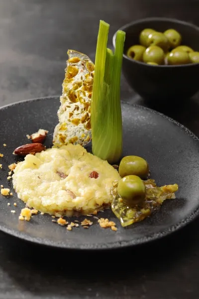 Image recette Sablé au fenouil confit et nougatine d’olives vertes