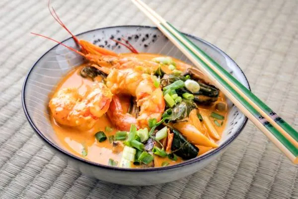 Image recette Bouillon thaï et crevettes grillées