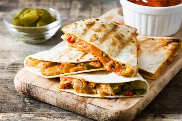 Image recette Quesadillas mexicains au  poivron rouge, avocat, et chorizo