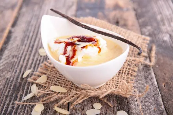 Image recette Iles flottantes aux éclats de marrons glaces et crème anglaise