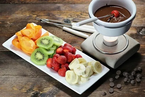 Image recette Fondue au chocolat au lait et brochette de fruits de saison