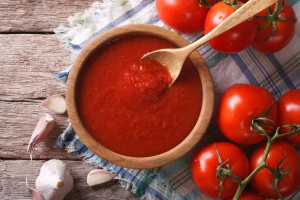 La recette ancestrale des pâtes à la sauce tomate et à l'ail