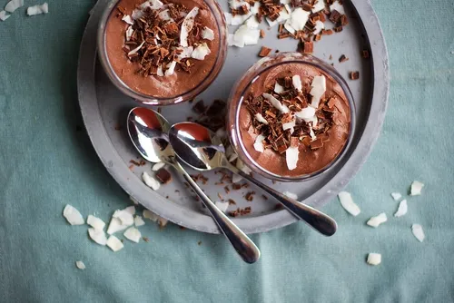 Image recette Mousse légère de chocolat et noix de coco, crumble au spéculoos
