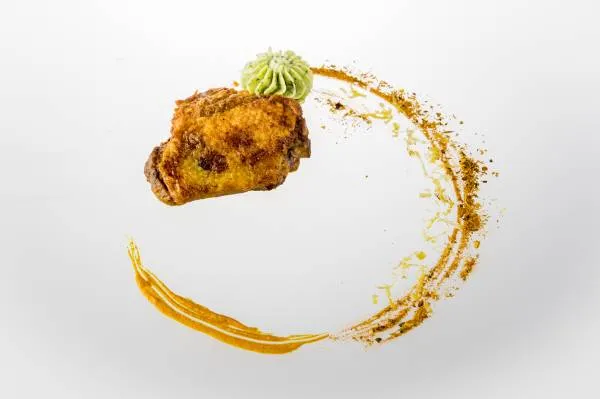Image recette Poulet grillé au curry et savora, beurre maitre d'hotel