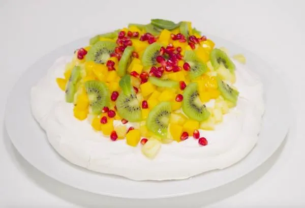 Image recette Pavlova aux fruits exotiques avec le micro-ondes Supreme Chef Whirlpool
