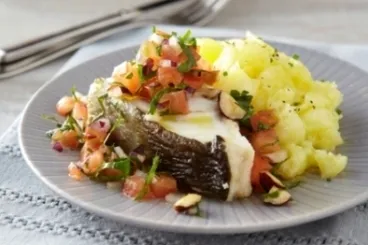 Image recette Skrei rôti et pommes de terre écrasées, sauce vierge aux noisettes