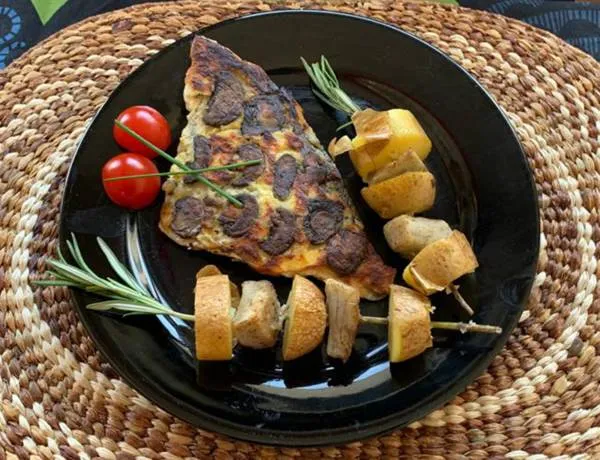 Image recette Filet de daurade en croûte de champignons, brochette de rattes du Touquet confites et artichauts