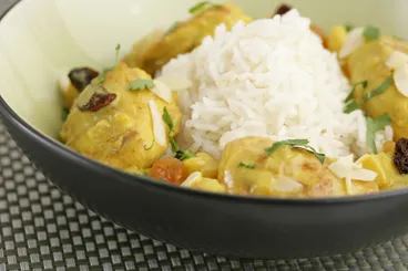 Image recette Curry de poulet, riz étuvé et courgettes