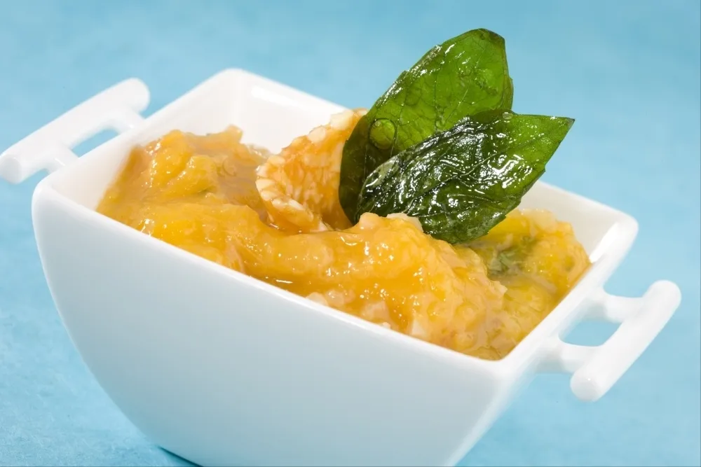 Recette Compote d'abricots, basilic frit et nougatine