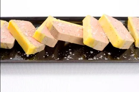 Image recette Terrine de foie gras au poivre rouge de Kampot
