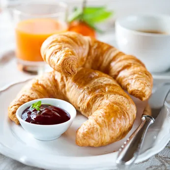 Image recette Croissant au beurre et confiture framboises minute