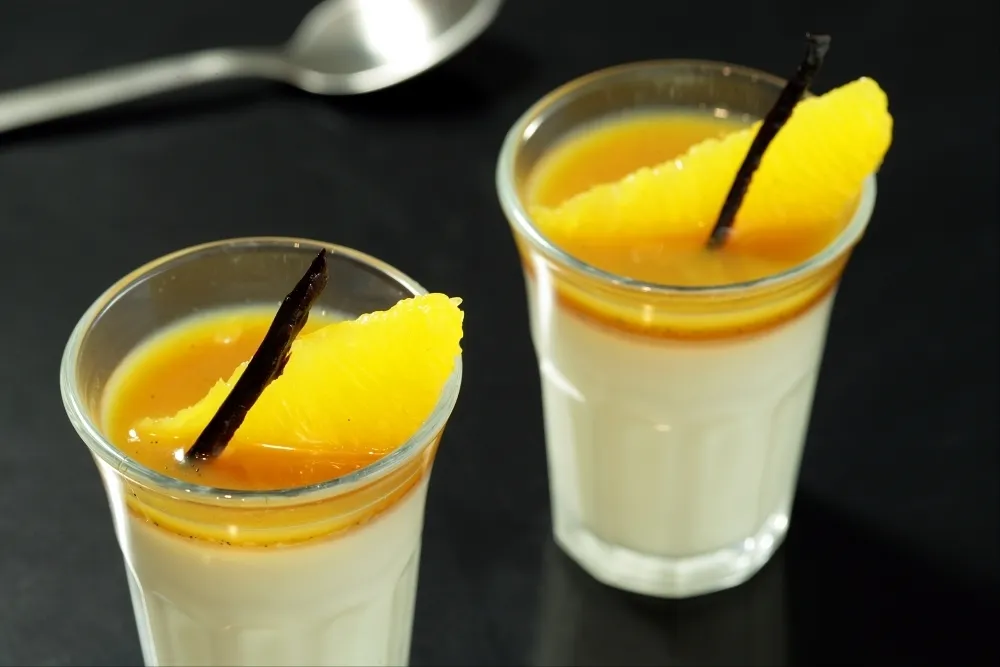 Image recette Panna cotta à la vanille et fruits exotiques