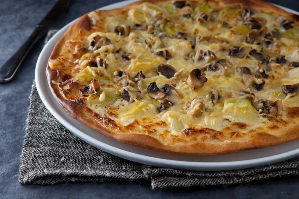 Image recette Pizza aux champignons de Paris et poireaux
