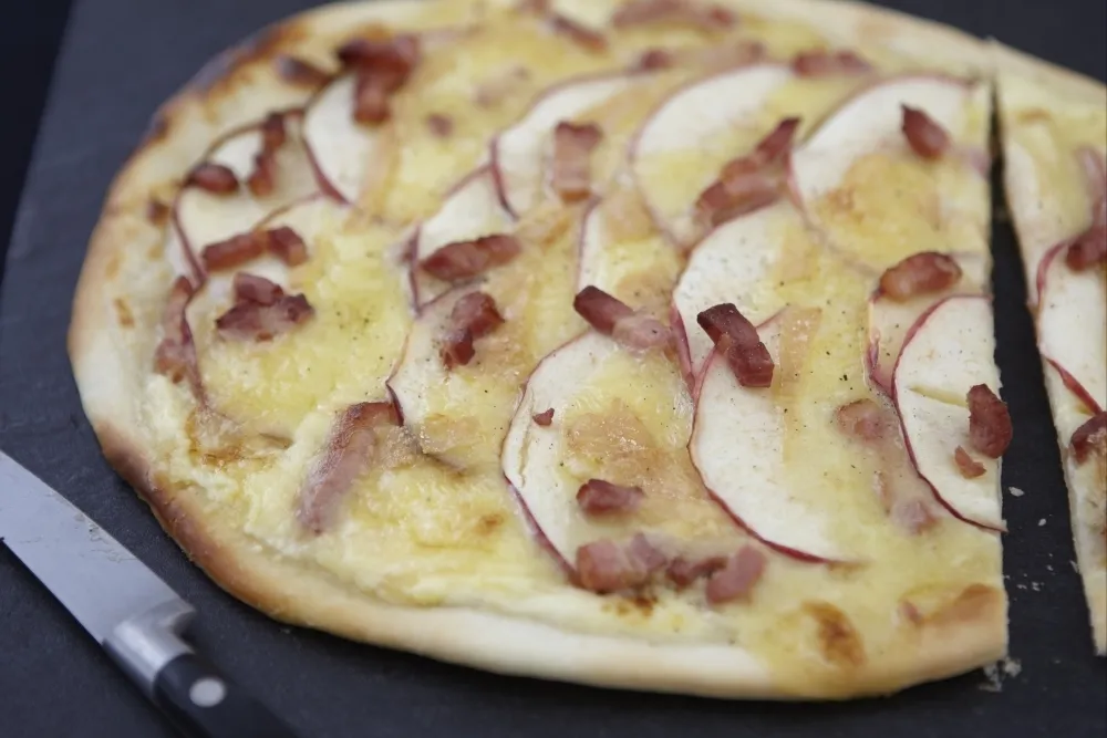Image recette Pizza munster, pomme et lardons