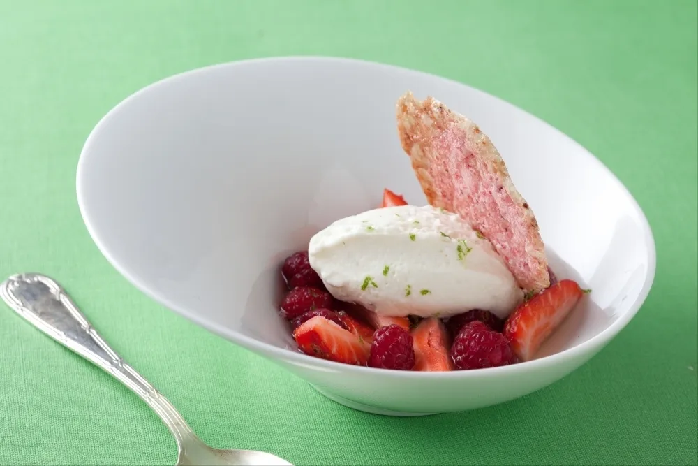 Image recette Soupe de fraises et de framboises à la cardamone