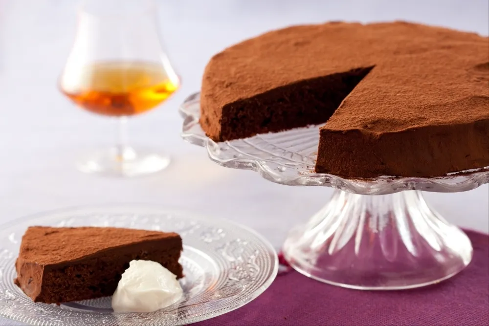 Image recette Gâteau au chocolat au Madère, crème vanillée