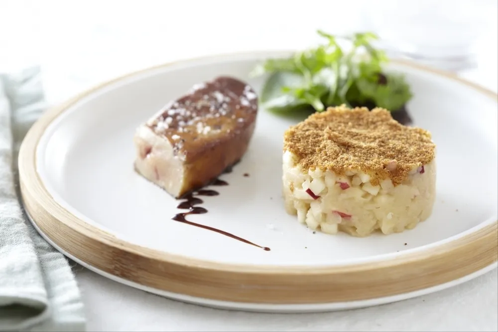 Image recette Foie gras poêlé, crumble de pommes au pain d'épice