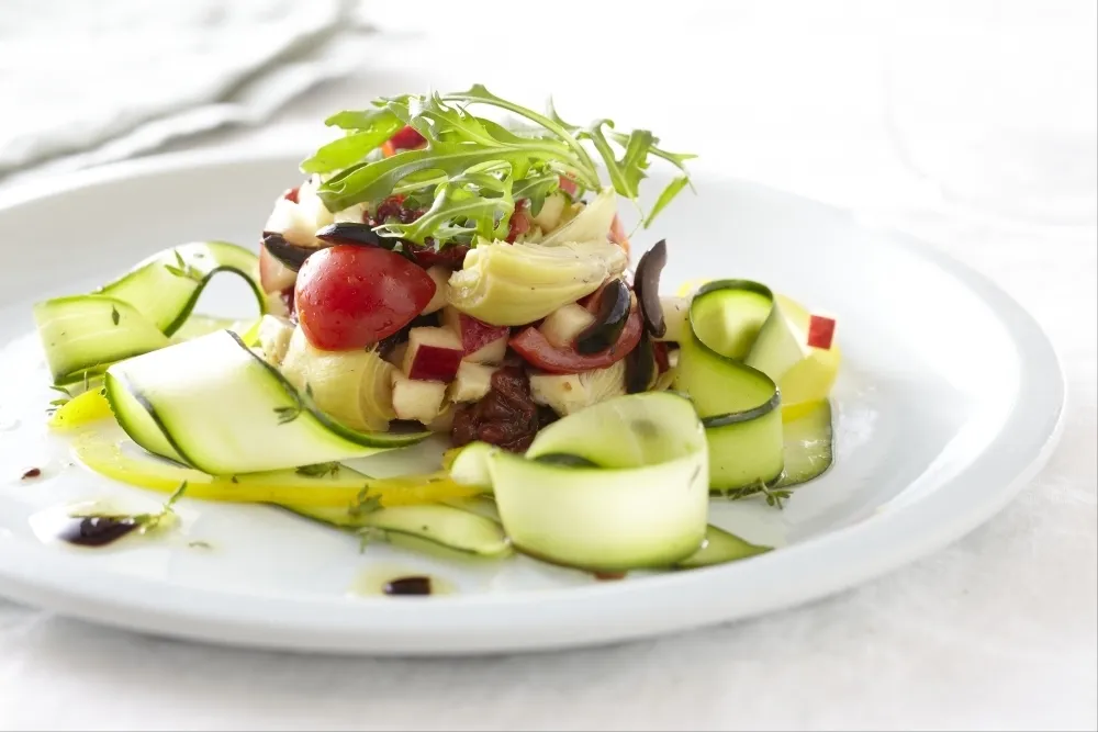 Image recette Salade de légumes et pomme rouge