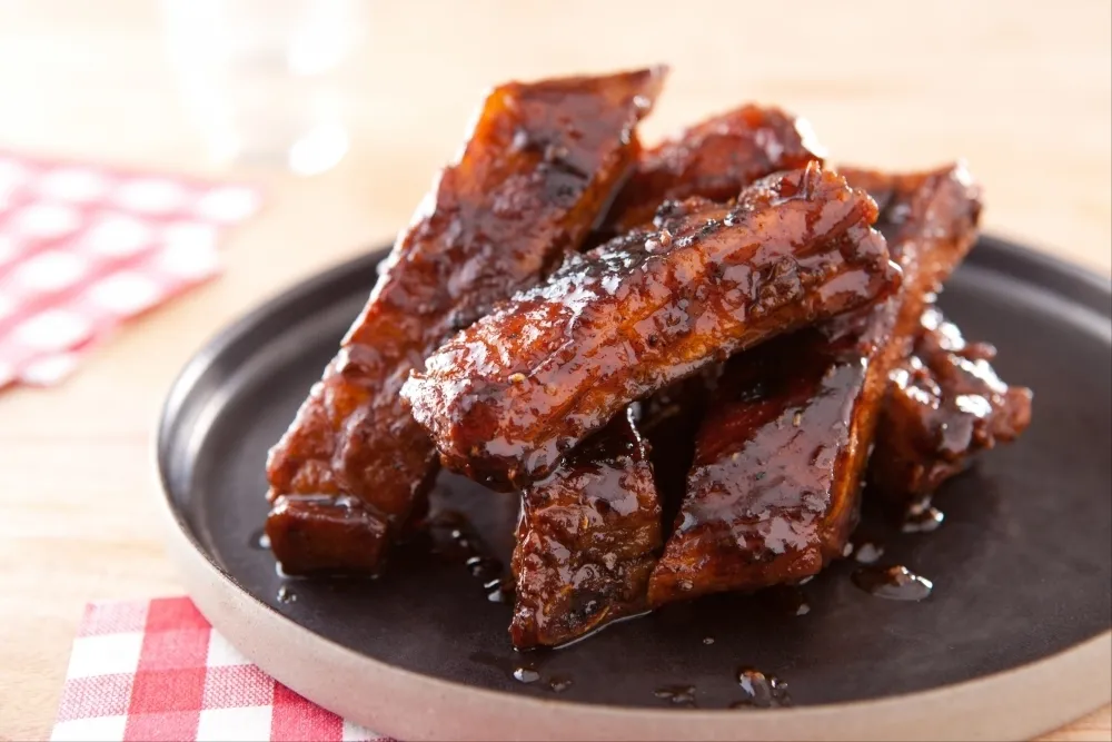 Recette "BBQ Ribs", travers de porc confits aux épices
