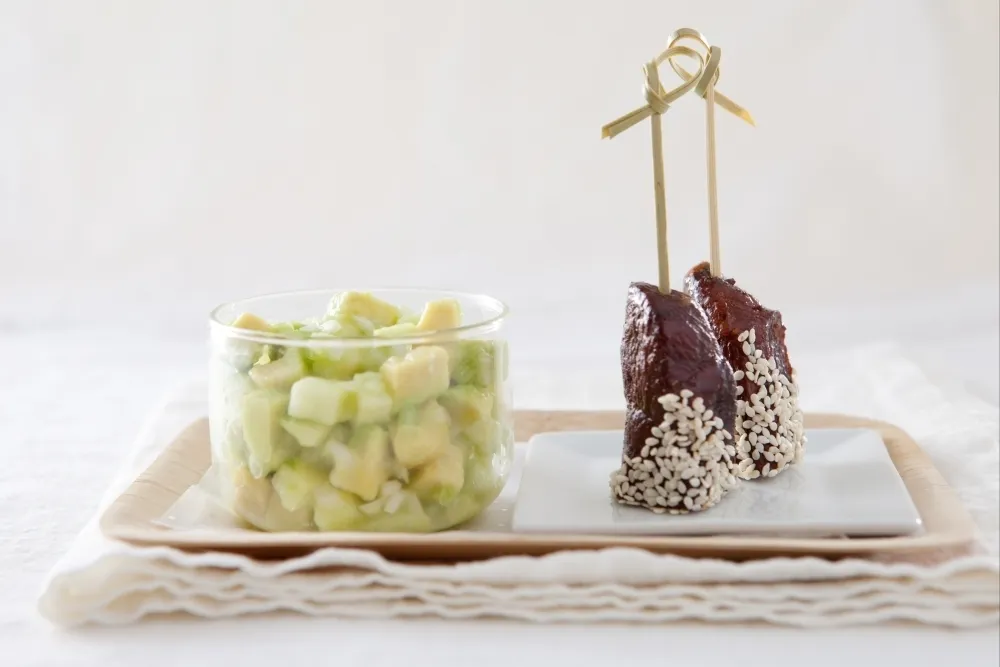 Image recette Fraîcheur de pomme et d'avocat au wasabi, yakitori de canard