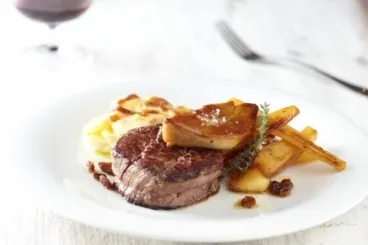 Image recette Chateaubriand, gratin de pomme de terre, panais rôti au miel et foie gras