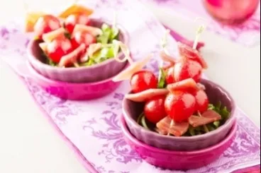 Petite brochette, jambon des Ardennes et tomates cerises