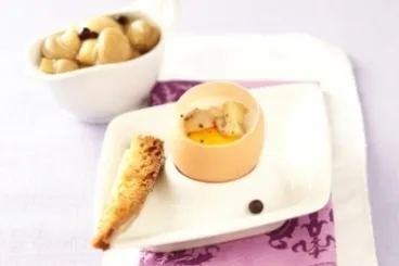 Image recette Pickles de champignons et baies de genièvre dans un oeuf cocotte