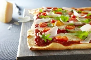 Image recette Pizza aux poivrons, au gorgonzola et à la roquette