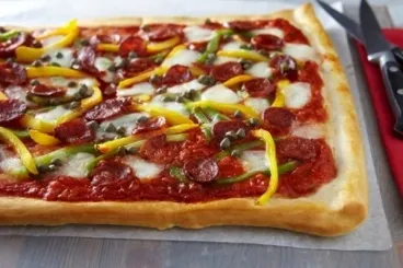 Image recette Pizza au poivron, peperoni, mozzarella di Buffalla et câpres