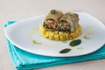 Image recette Croustillant de saumon aux herbes, concombre et pomme au curry