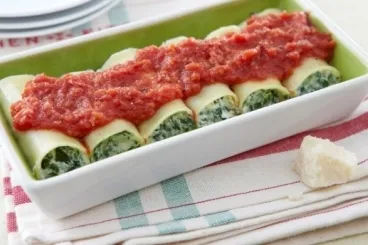 Image recette Cannelloni à la ricotta et aux épinards, coulis de tomates à l'origan