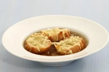 Image recette Soupe à l'oignon aux petits croûtons aillés