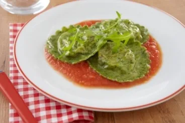 Image recette Raviolis frais verde à la ricotta, coulis de gaspacho