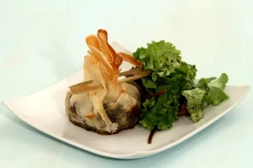 Image recette Pastilla minute de confit de canard, salade de jeunes pousses