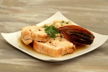 Image recette Rôti de dinde lardé, haricots coco à la coriandre