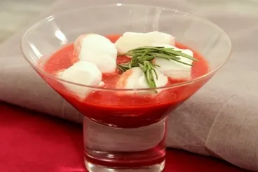 Image recette Oeuf à la neige cuit au micro-ondes, coulis de framboises au romarin