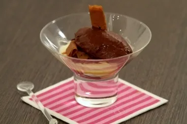 Image recette Quenelle de ganache chocolat et crème anglaise safranée