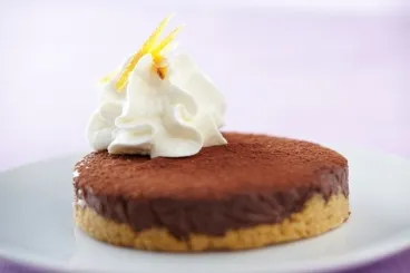 Image recette Tarte au chocolat, zestes d'orange confits et crème au mascarpone