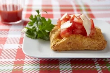 Image recette Tarte feuilletée à la tomate crue et au comté