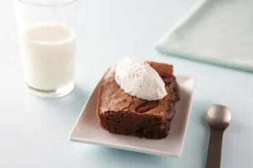 Image recette Brownie moelleux au chocolat et noix de pecan, chantilly