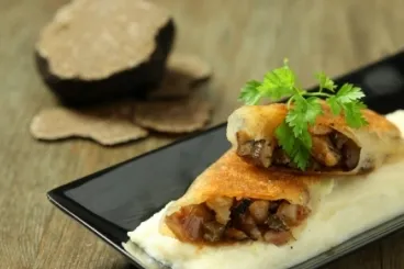 Image recette Galette de pied de cochon à l'échalote, truffe noire, purée de céleri