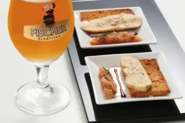 Image recette Toast de pain d'épice au foie gras, chutney de pommes et oignons rouges à la bière