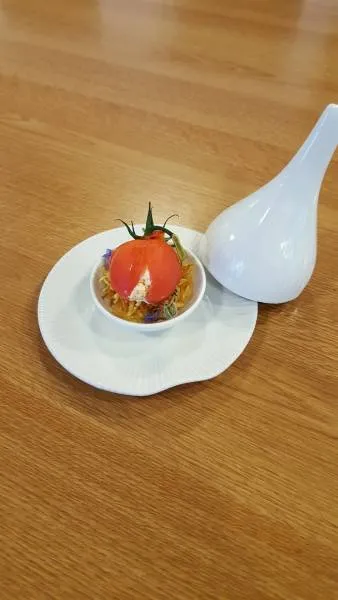 Image recette Tomate surprise sur lit de pommes pailles